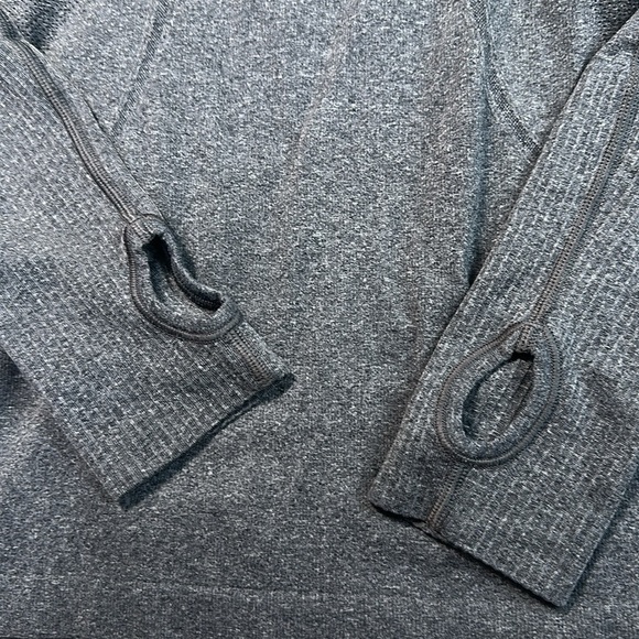 Lululemon Run: Swiftly Turtleneck Black - Picture 2 of 5